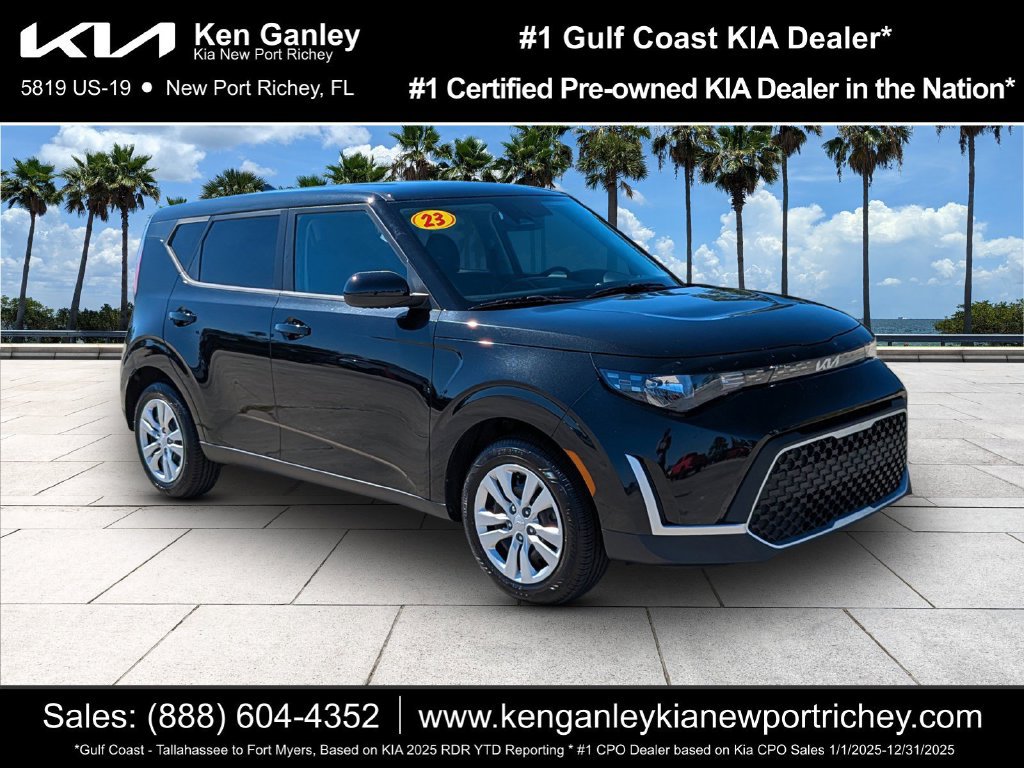 Certified 2023 Kia Soul LX FWD image 1