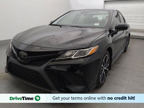 Used 2020 Toyota Camry SE FWD image 1