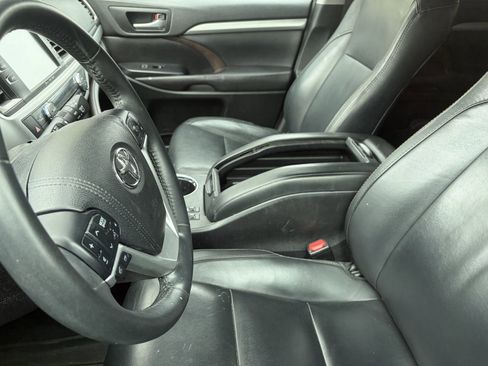 Used 2016 Toyota Highlander XLE AWD/4WD image 11