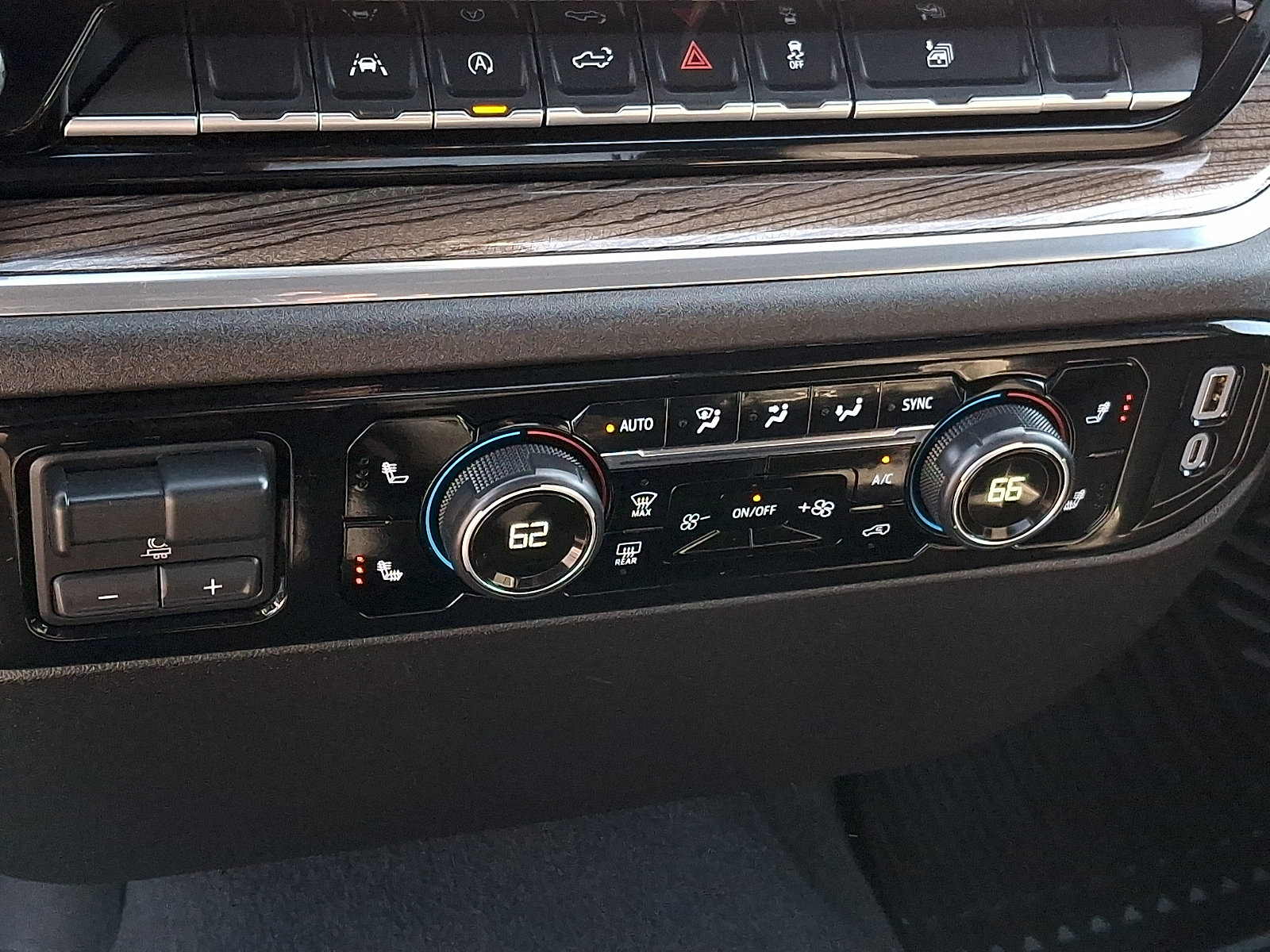 Used 2025 Chevrolet Silverado 1500 LT AWD/4WD image 15