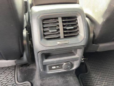 Used 2022 Volkswagen Tiguan SE image 16