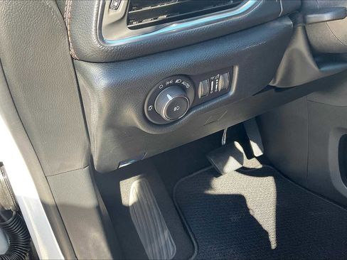 New 2026 Chrysler Pacifica Pinnacle image 18