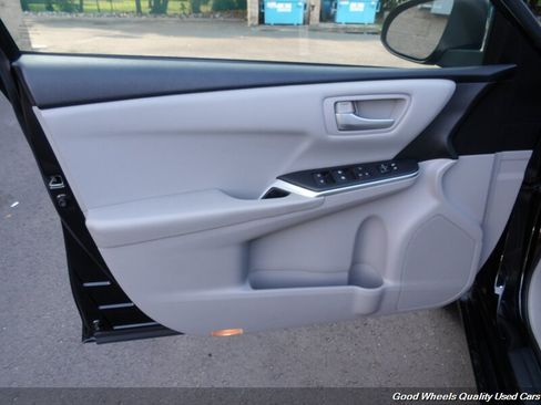 Used 2017 Toyota Camry LE FWD image 21