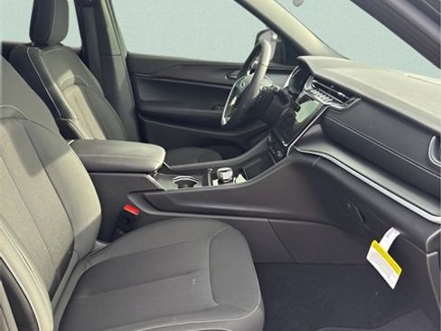 New 2025 Jeep Grand Cherokee L Laredo w/ Luxury Tech Group I image 27