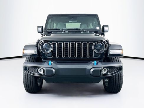 Used 2024 Jeep Wrangler Unlimited w/ Convenience Group AWD/4WD image 2