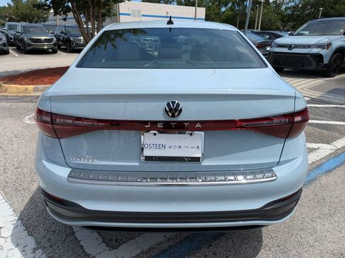 Certified 2026 Volkswagen Jetta SE FWD image 5