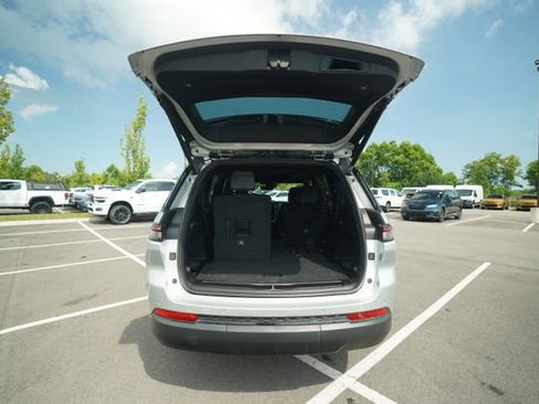 New 2025 Jeep Grand Cherokee L Limited w/ Luxury Tech Group II image 17