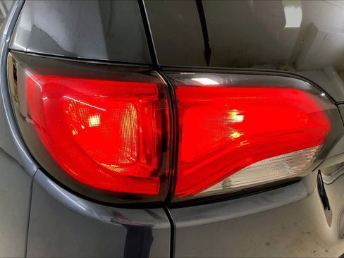 Used 2019 Chrysler Pacifica L FWD image 28