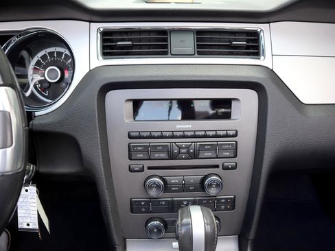 Used 2013 Ford Mustang Premium image 39