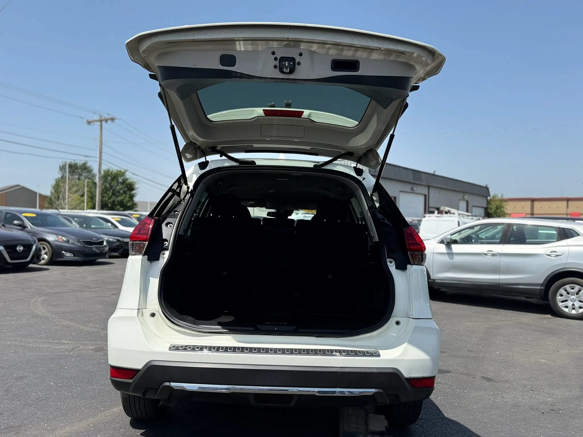 Used 2020 Nissan Rogue S w/ Special Edition Package FWD image 5