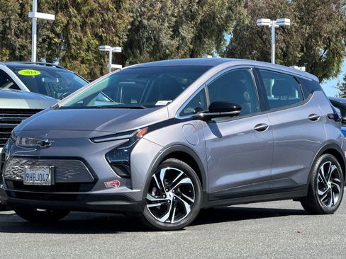 Used 2023 Chevrolet Bolt LT w/ Infotainment Package FWD image 9