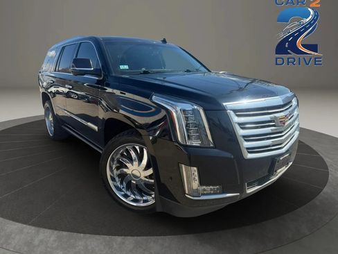 Used 2017 Cadillac Escalade Platinum AWD/4WD image 2