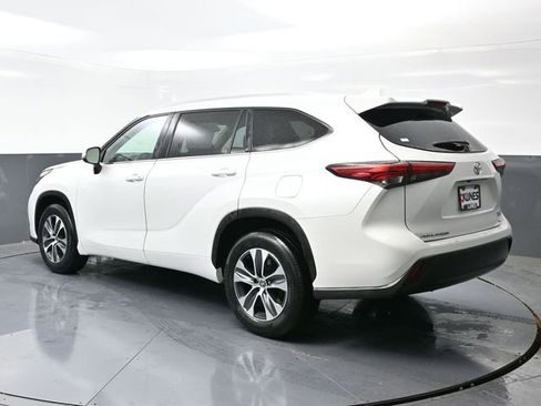 Used 2023 Toyota Highlander XLE FWD image 9