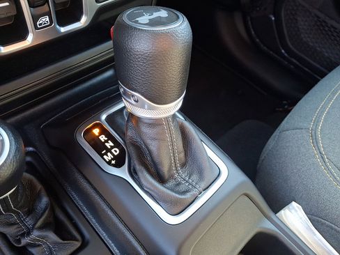 Used 2025 Jeep Wrangler Unlimited Sahara w/ Safety Group AWD/4WD image 14
