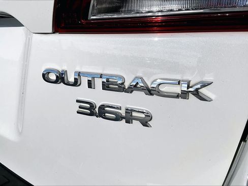 Used 2017 Subaru Outback 3.6R Touring w/ Popular Package #5A image 9