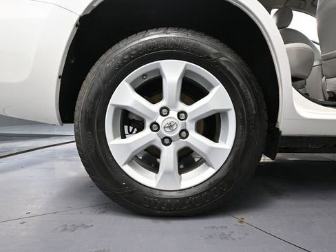 Used 2012 Toyota RAV4 EV FWD image 13