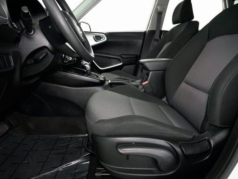 Used 2023 Kia Soul LX image 9