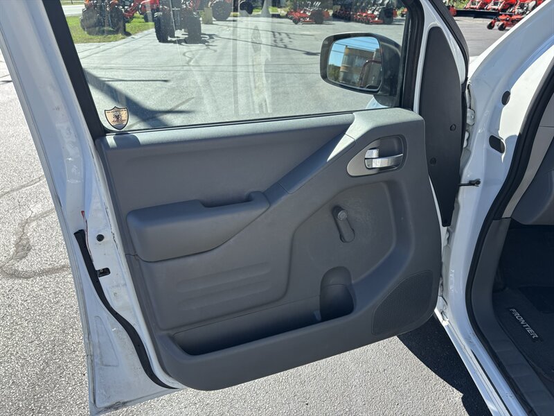 Used 2019 Nissan Frontier S RWD image 8