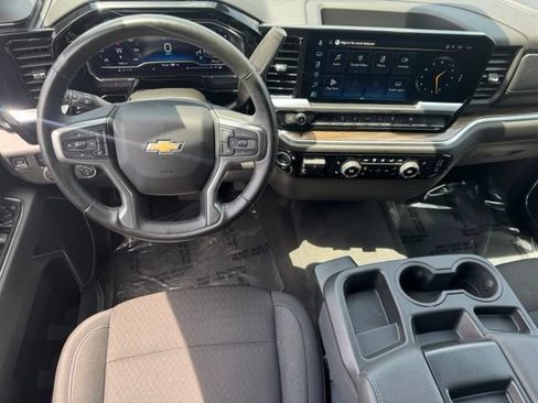 Used 2025 Chevrolet Silverado 2500 LT w/ Convenience Package AWD/4WD image 14