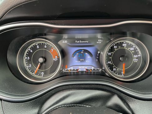 Used 2019 Jeep Cherokee Limited image 29