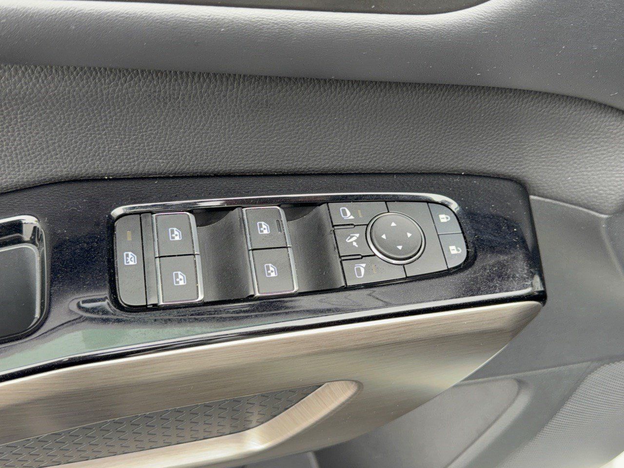 Used 2024 Nissan Pathfinder Platinum FWD image 15