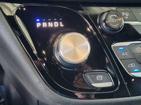 Used 2019 Chrysler Pacifica Limited w/ Advanced Safetytec Group FWD image 19