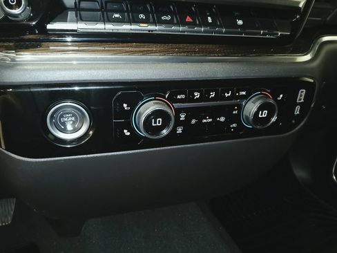 Used 2024 Chevrolet Silverado 1500 LT AWD/4WD image 16