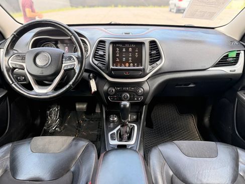 Used 2015 Jeep Cherokee Trailhawk AWD/4WD image 3