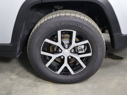 Used 2024 Jeep Grand Cherokee Limited w/ Luxury Tech Group II RWD image 48