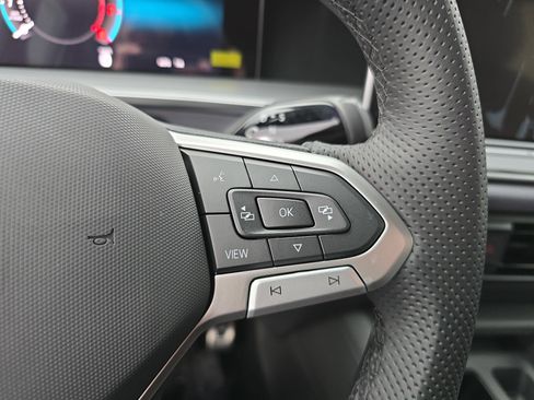 New 2026 Volkswagen Tiguan SE R-Line FWD image 18