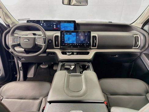 Used 2025 Ford Expedition Active AWD/4WD image 27
