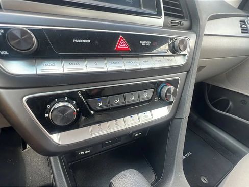 Used 2019 Hyundai Sonata SE FWD image 13