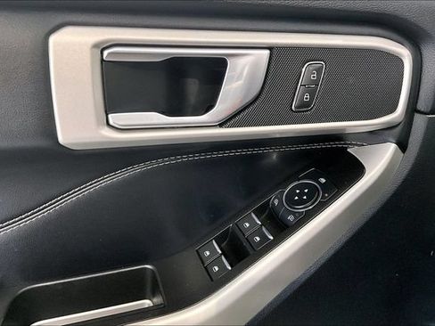 Used 2022 Ford Explorer XLT AWD/4WD image 42