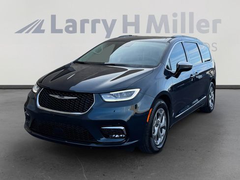 Used 2023 Chrysler Pacifica Limited image 1