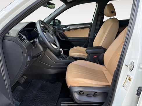 Used 2023 Volkswagen Tiguan SE w/ Panoramic Sunroof Package FWD image 20