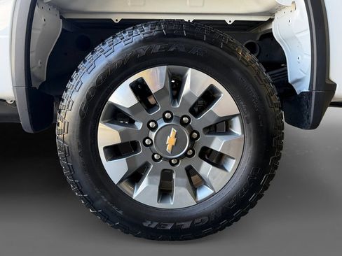 Used 2024 Chevrolet Silverado 2500 Custom w/ Custom Value Package AWD/4WD image 10