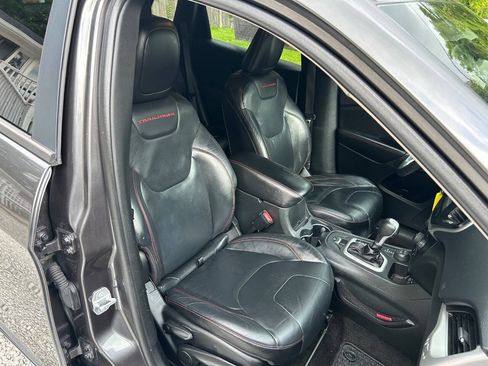 Used 2015 Jeep Cherokee Trailhawk w/ Leather Interior Group AWD/4WD image 23