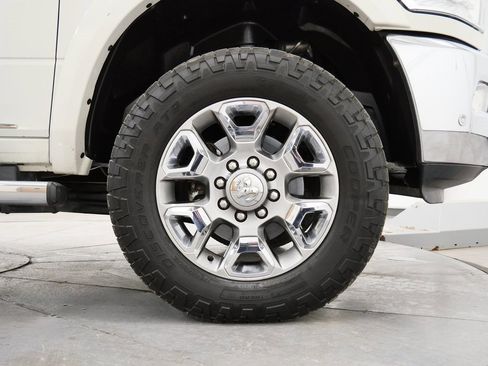 Used 2017 RAM 3500 Laramie Longhorn image 35