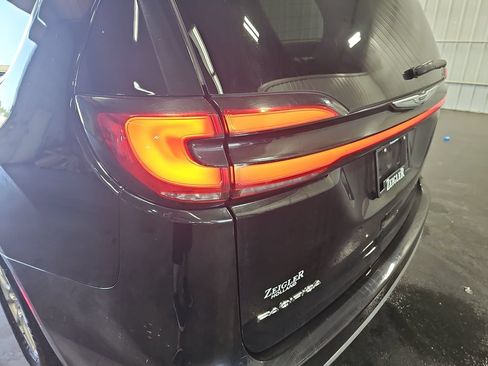 Used 2024 Chrysler Pacifica Touring-L FWD image 51