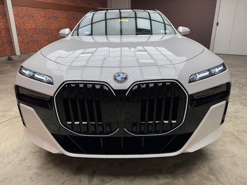 Used 2026 BMW 740i xDrive 740i xDrive w/ Executive Package image 8