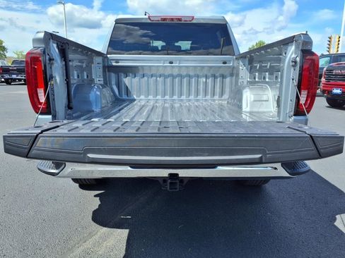 Used 2025 GMC Sierra 1500 SLT image 4