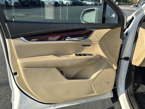 Used 2017 Cadillac XT5 Premium Luxury image 14