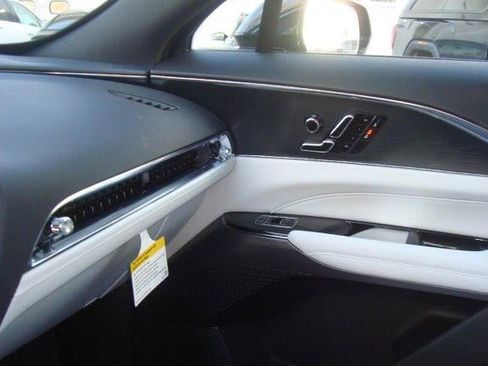 New 2025 Cadillac Lyriq Luxury w/ LPO, Bronce Accent Package image 18