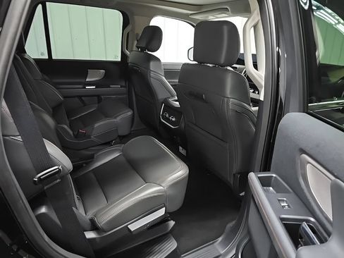 Certified 2025 Ford Expedition Active AWD/4WD image 22