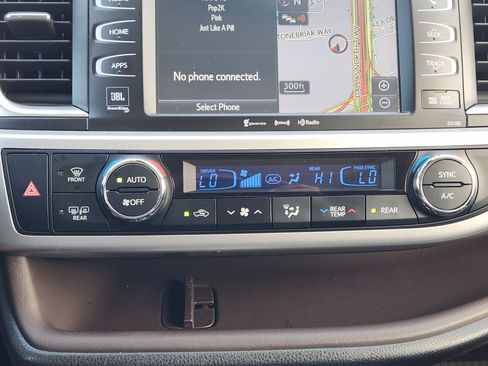 Used 2018 Toyota Highlander Limited image 19