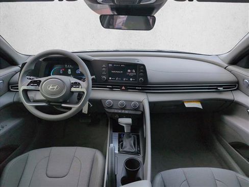 New 2026 Hyundai Elantra SE FWD image 18