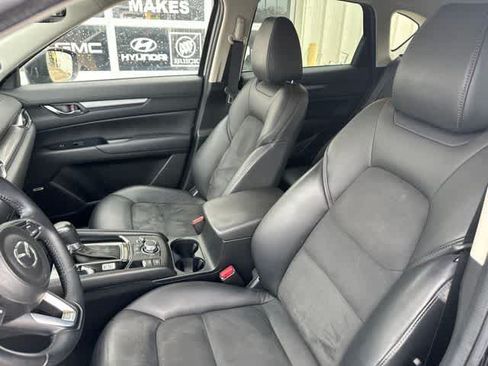 Used 2017 MAZDA CX-5 Touring w/ Preferred Equipment Package AWD/4WD image 4