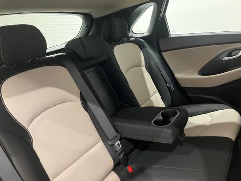 Used 2018 Hyundai Elantra GT image 36