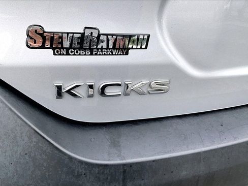 Used 2019 Nissan Kicks S image 22