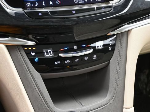 Used 2021 Cadillac XT6 Premium Luxury FWD image 18